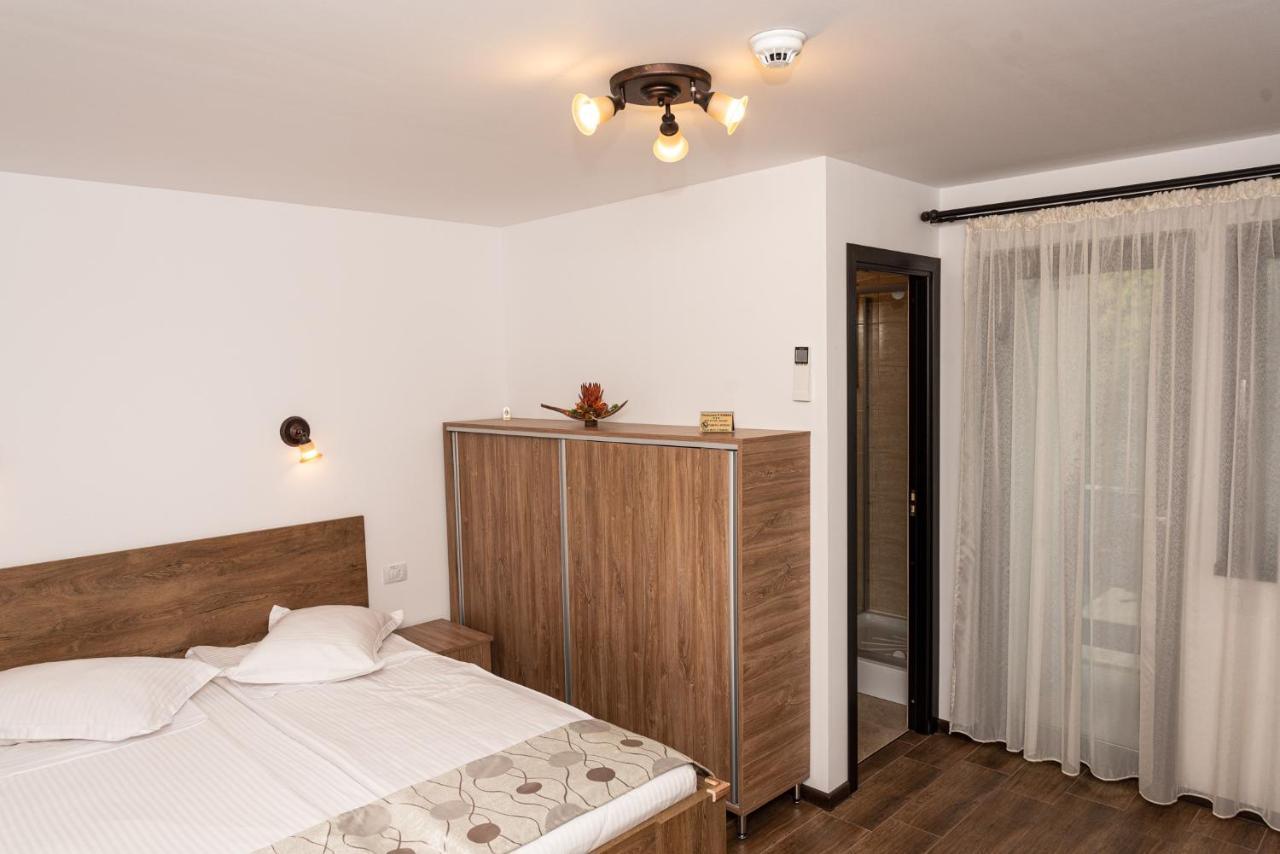 K'Raman Hotel Ramnicu Valcea Exterior photo