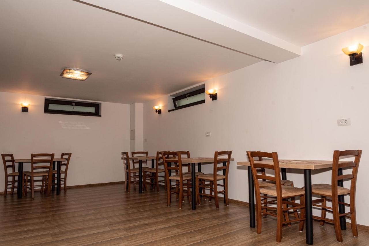 K'Raman Hotel Ramnicu Valcea Exterior photo